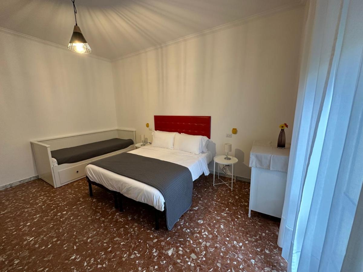 Galleria Frascati Rooms And Apartment Exteriör bild