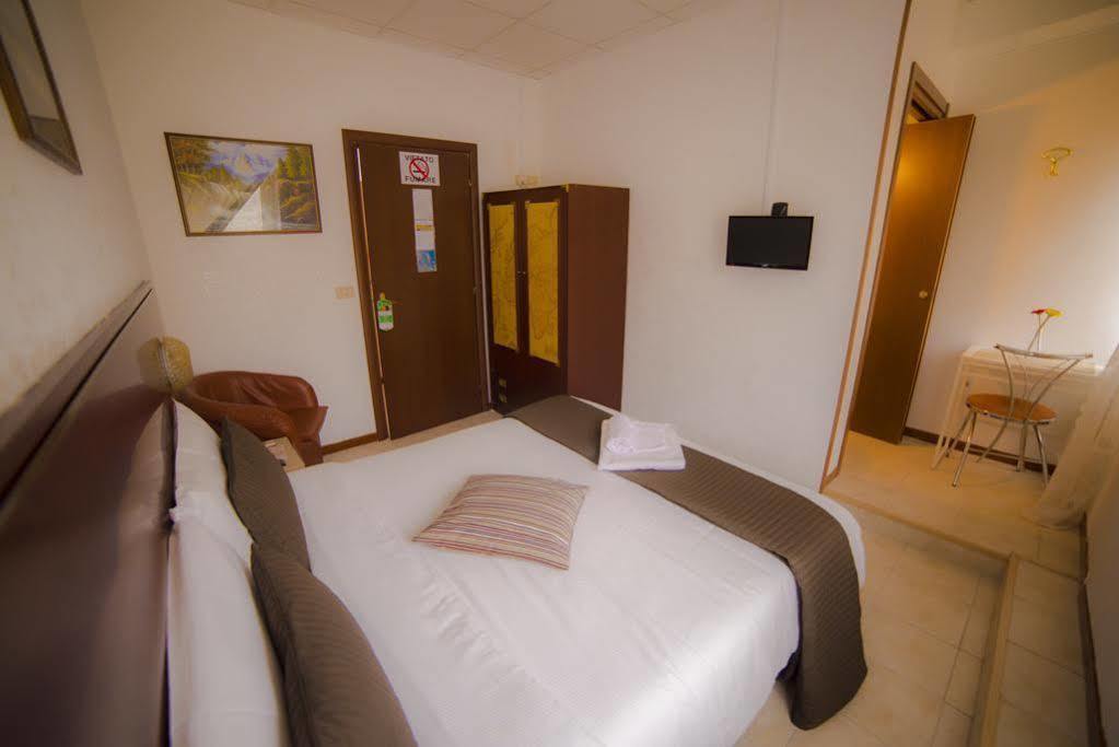 Galleria Frascati Rooms And Apartment Exteriör bild